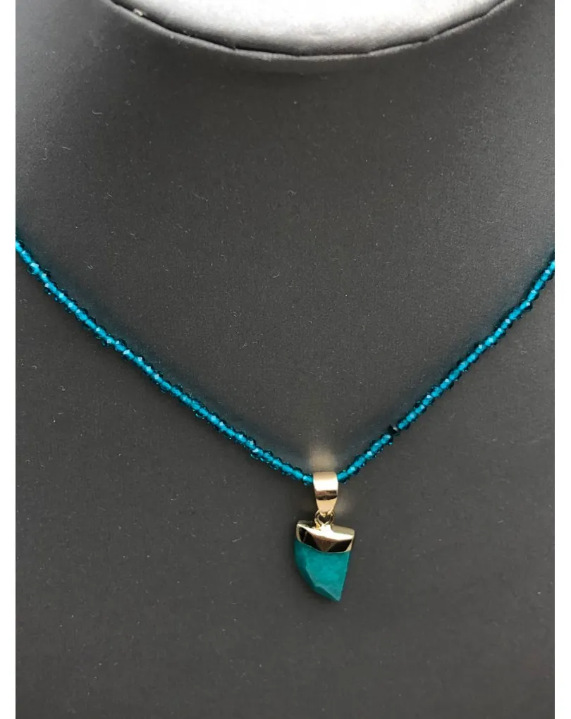 COLLARES FINOS CON BONITO COLGANTE EN TONO VERDE MAR